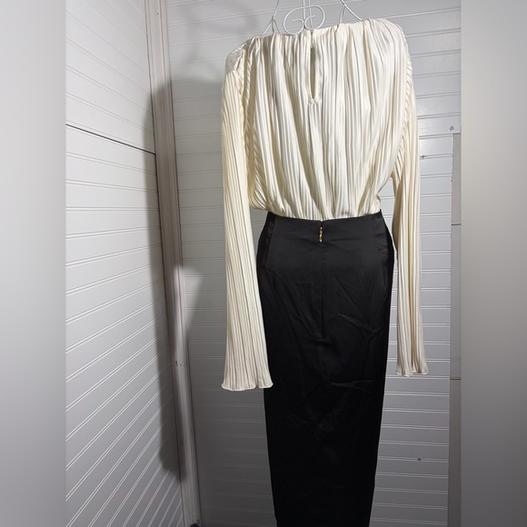 LOFT Cream Pleated Blouse - Picture 4 of 8